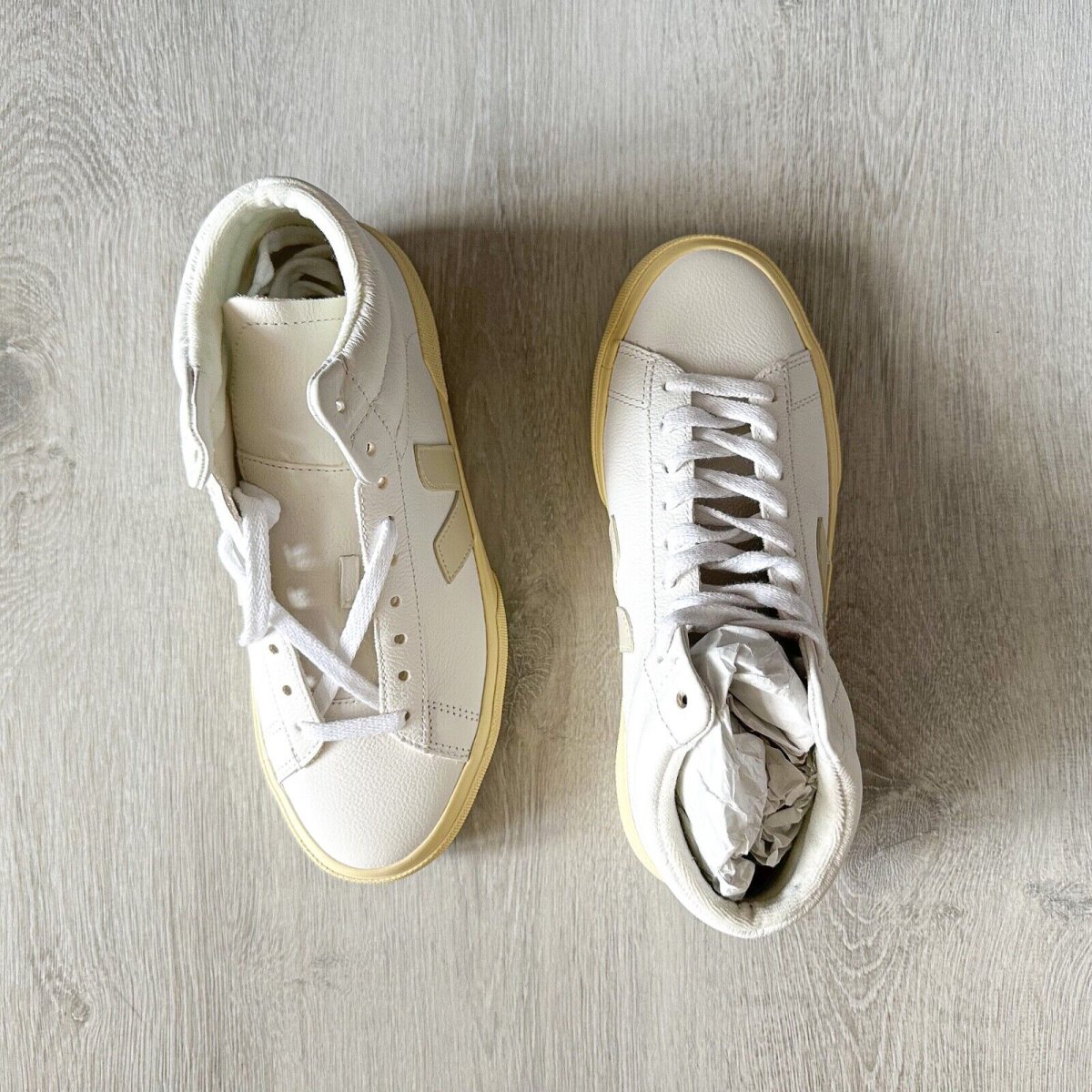 VEJA Minotaur White Leather High Top Trainers - Imagen 4