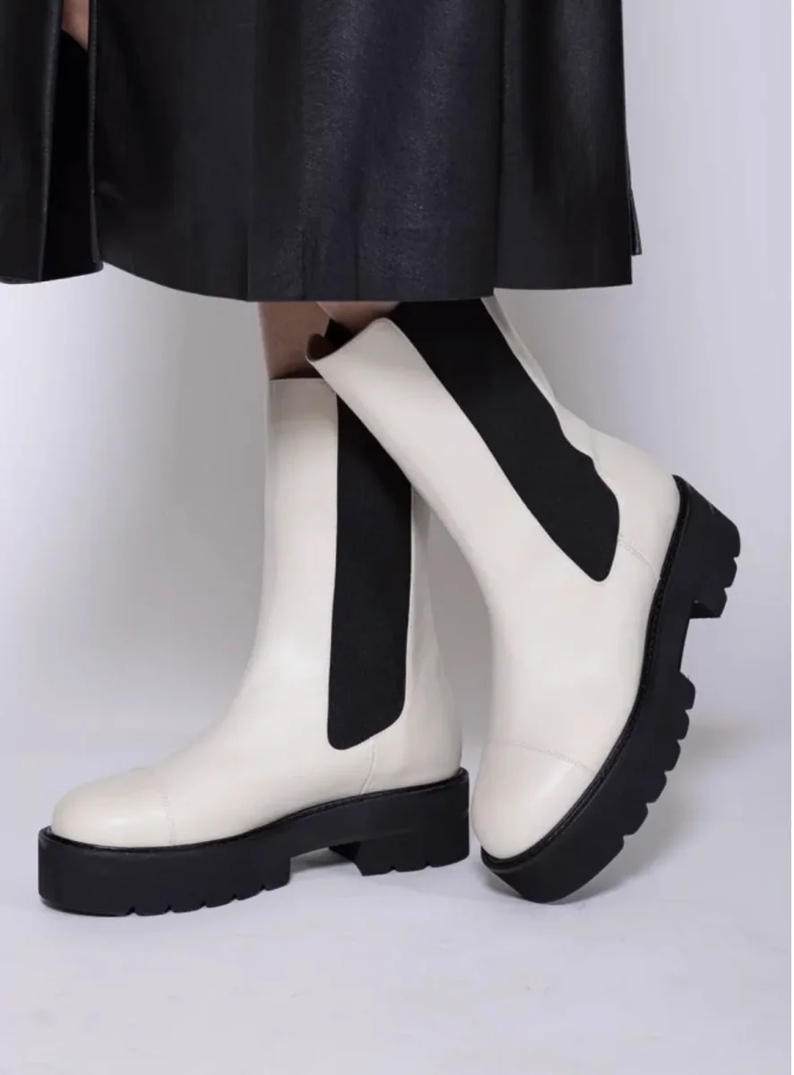 Stuart Weitzman Presley Chunky Chelsea Oat White Utility Boots - Imagen 4