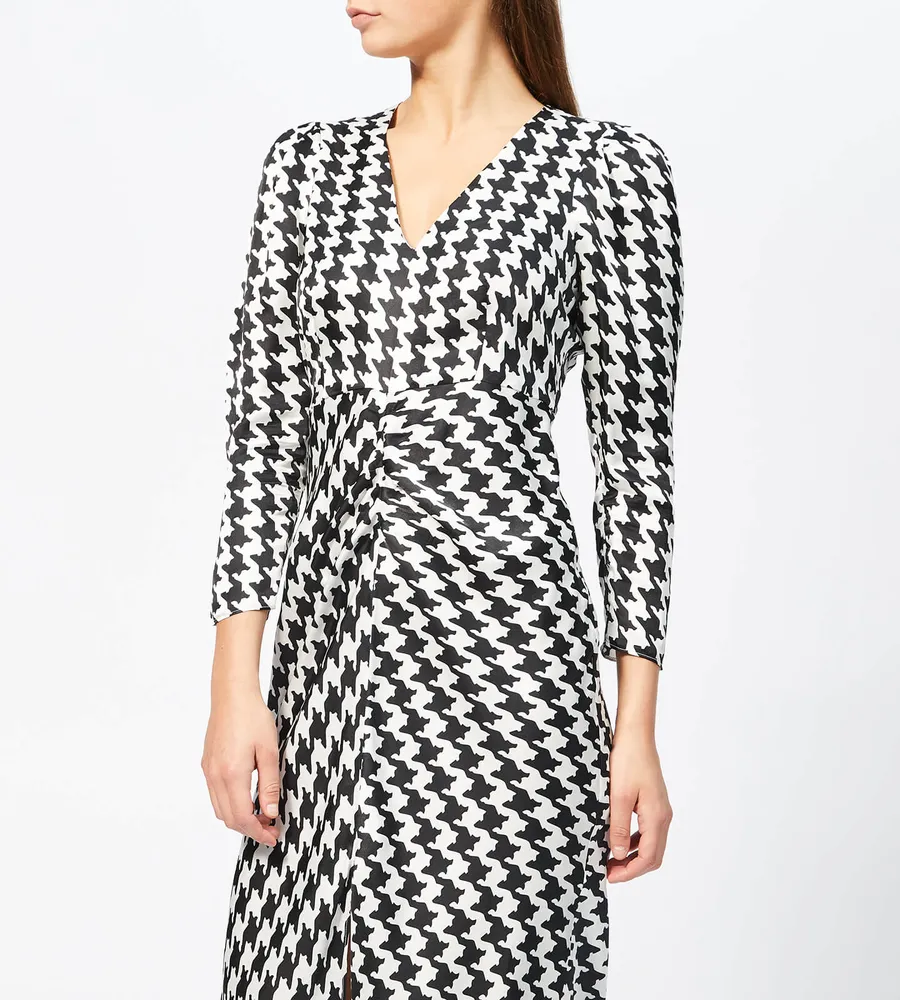 Rixo London Ziggy Houndstooth White Black Print V-Neck Satin Slit Leg Midi Dress - Imagen 4