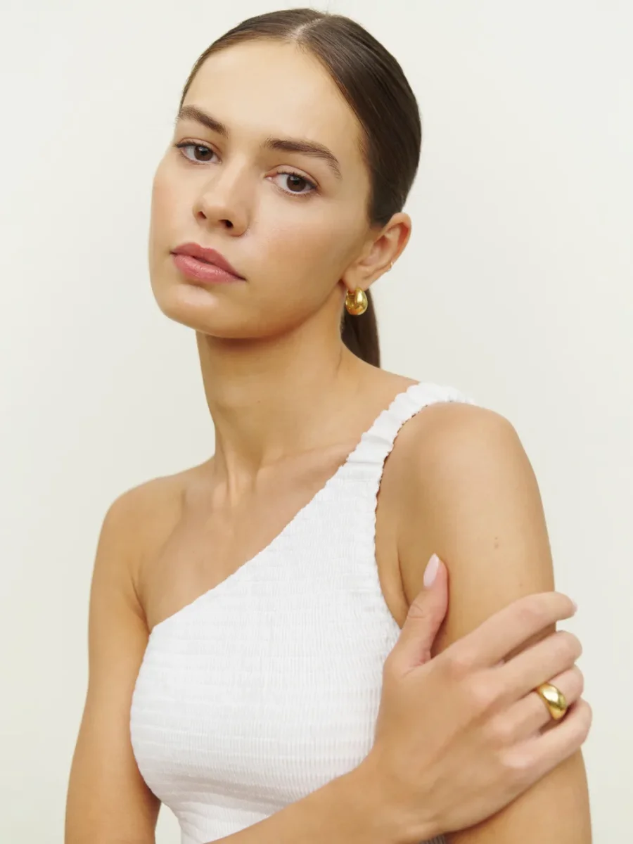 Reformation Holly One Shoulder Smocked Linen Top - Imagen 7