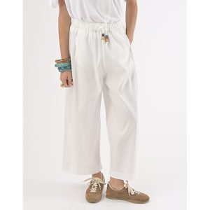 Pantalón blanco ancho y tobillero