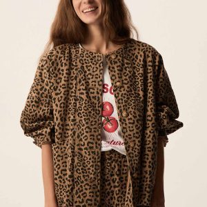 Cazadora con estampado de leopardo