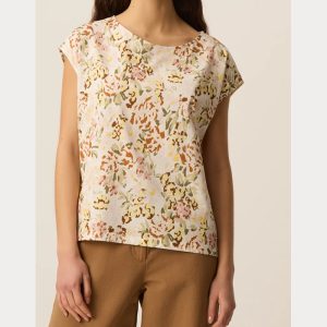 Camiseta de flores pintadas
