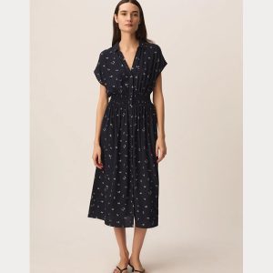 Vestido azul marino con estampado de florecitas