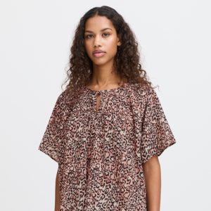 Blusa con estampado de leopardo rosa