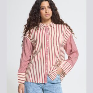 Camisa holgada de rayas burdeos