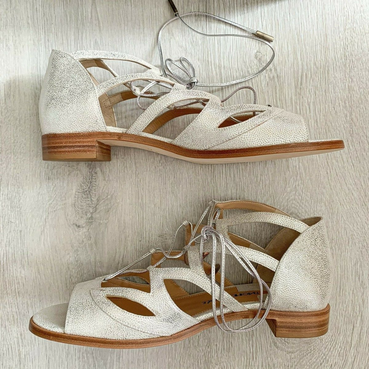 RACINE CARRÉE Silver Cut Out Lace Strappy Sandals Flats - Imagen 3