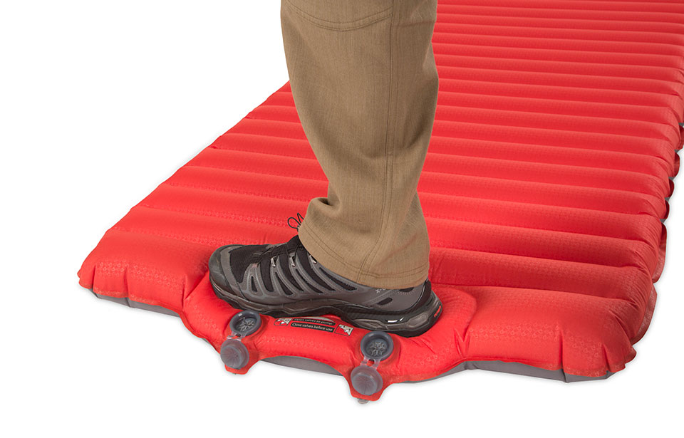 Colchoneta Inflable Cosmo Insulated 20R - Imagen 4