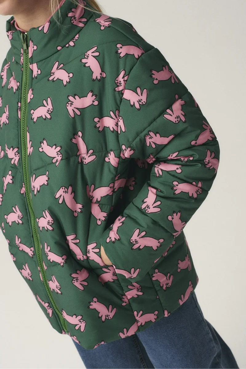 Abrigo unisex plumífero corto con estampado de conejos - Imagen 9