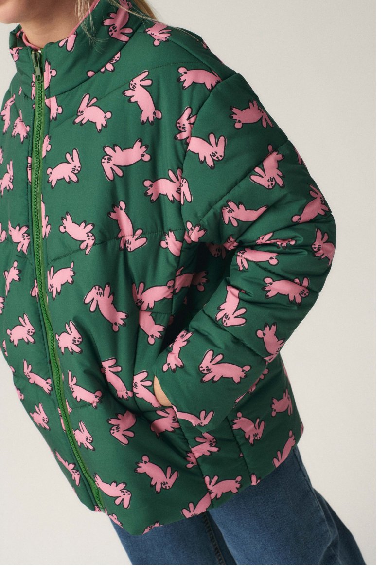 Abrigo unisex plumífero corto con estampado de conejos - Imagen 3