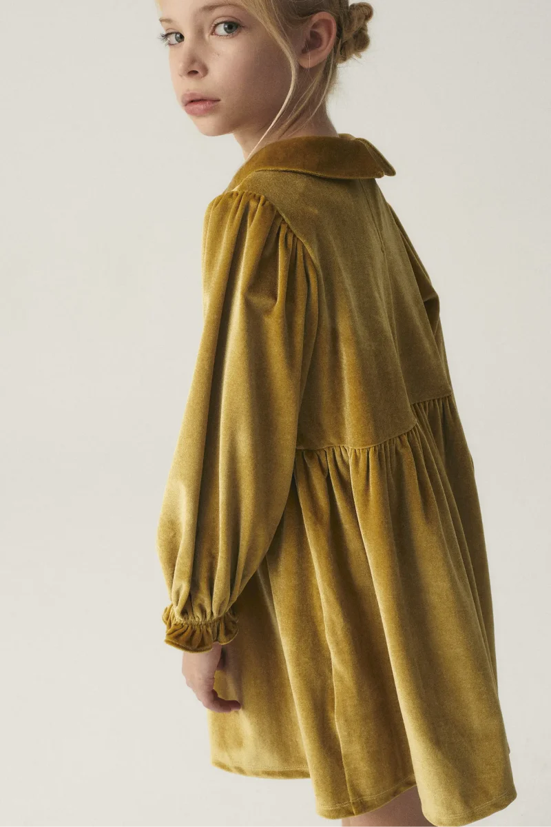 Vestido corto de niña en terciopelo amarillo - Imagen 4