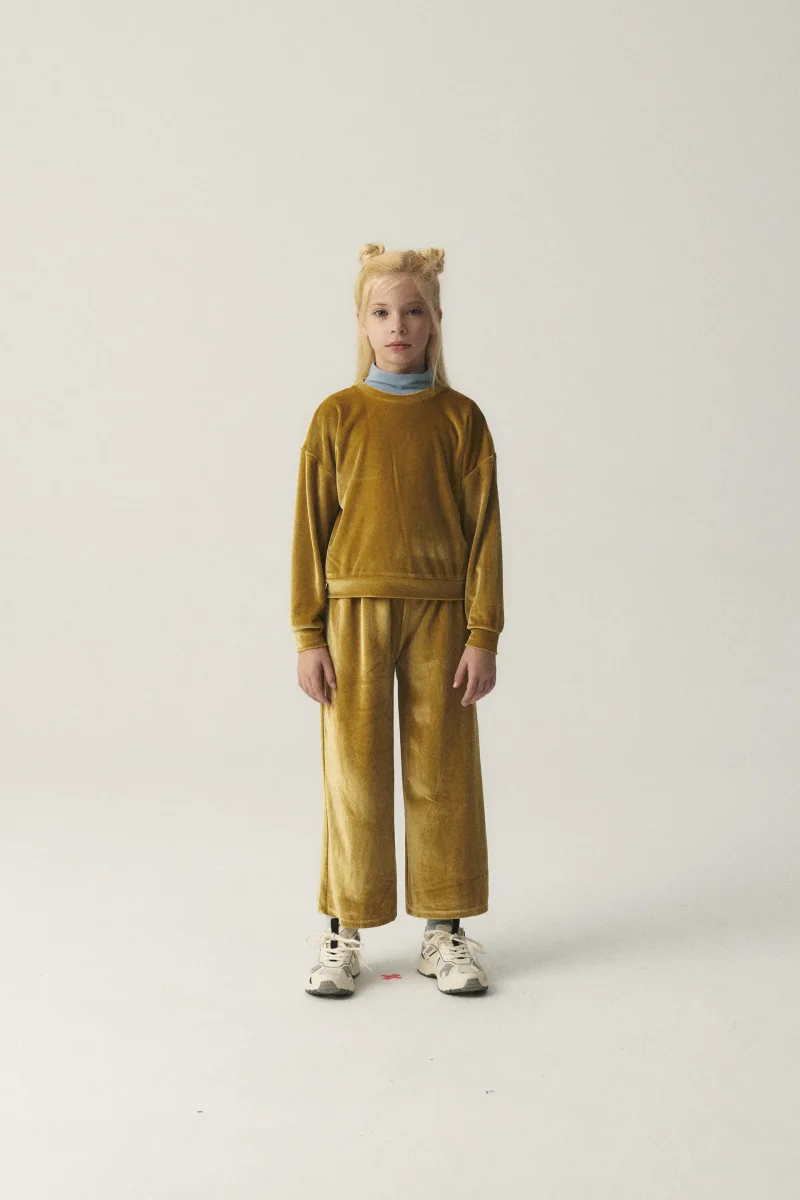Sudadera unisex en terciopelo amarillo - Imagen 2