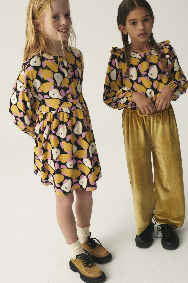 Vestido corto camisero de niña con estampado de peras - Imagen 9