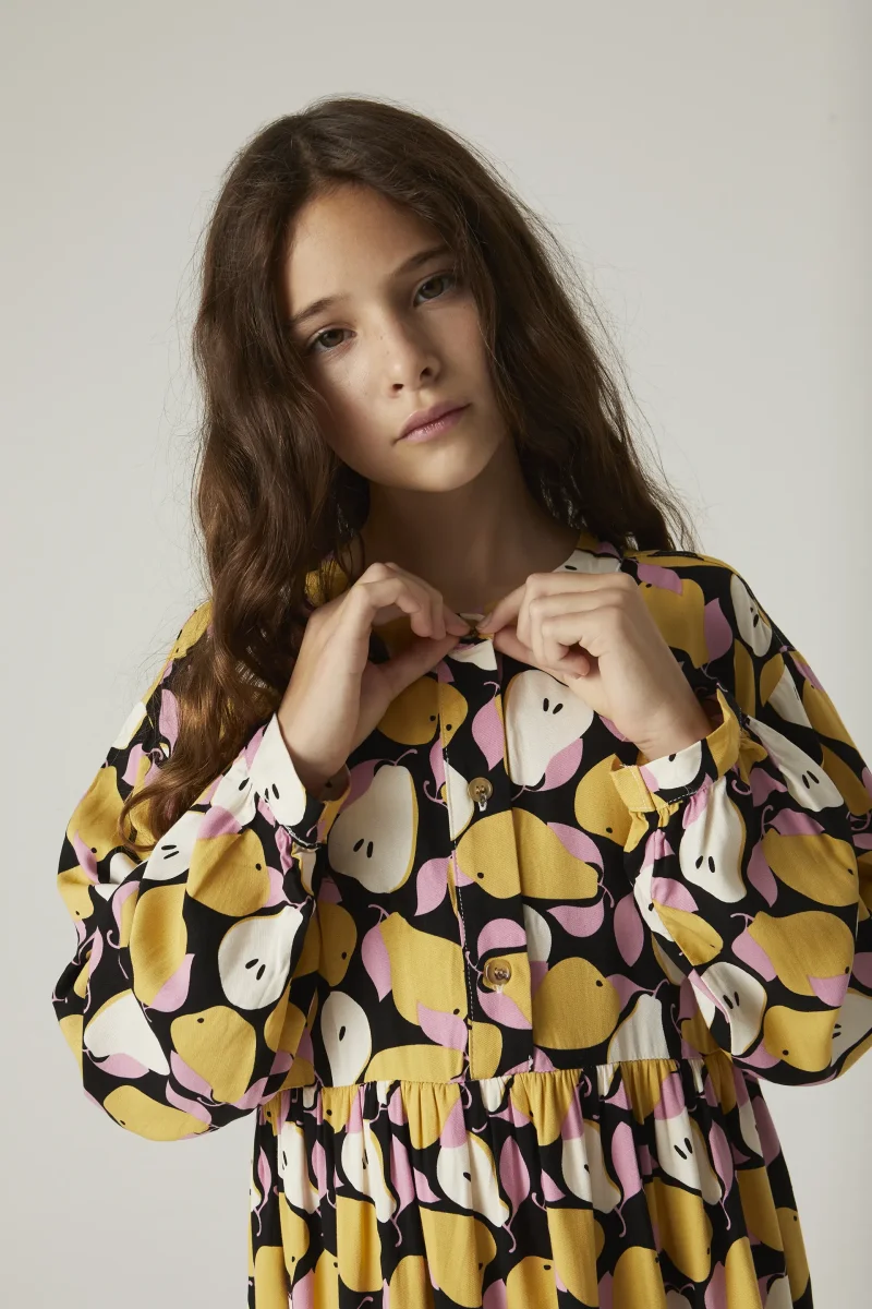 Vestido corto camisero de niña con estampado de peras - Imagen 5