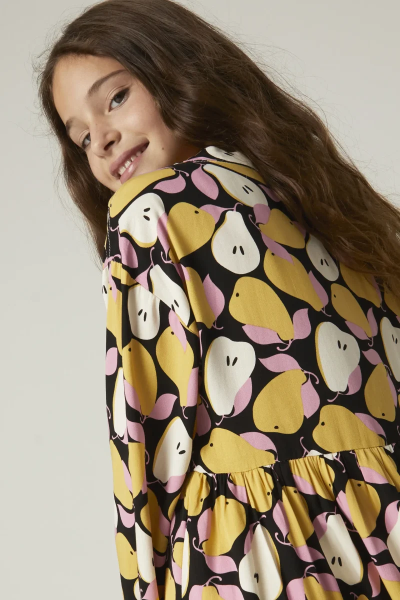 Vestido corto camisero de niña con estampado de peras - Imagen 4