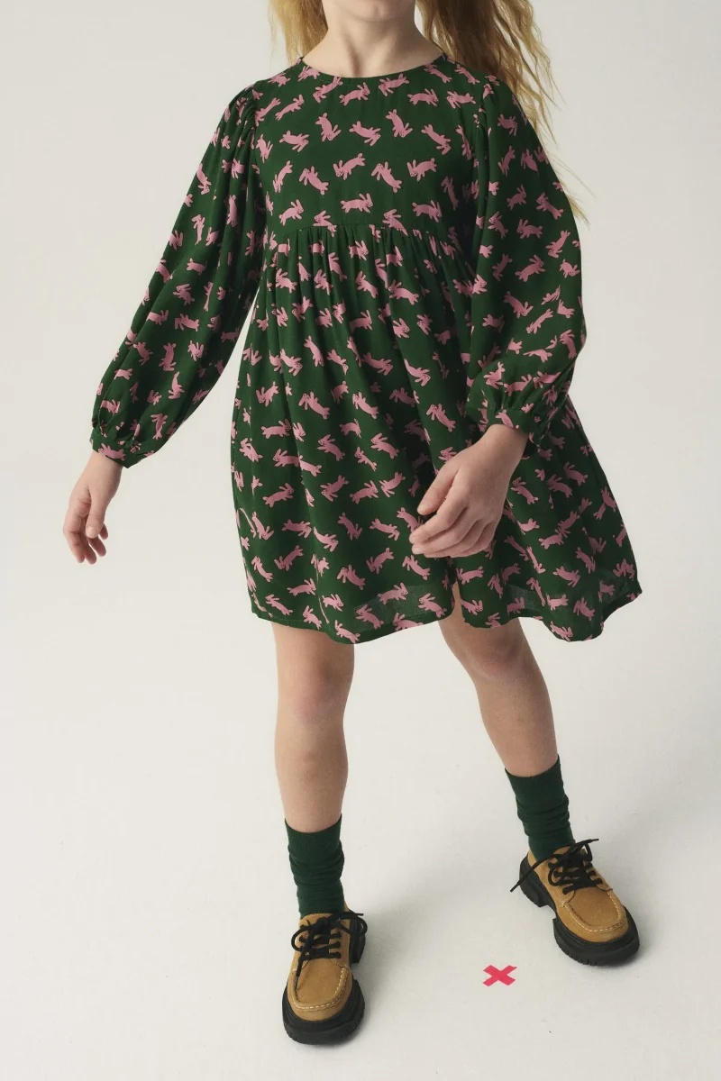 Vestido corto de niña con estampado de conejos - Imagen 7
