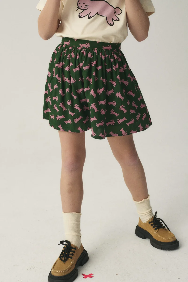 Falda corta de niña con estampado de conejos - Imagen 4