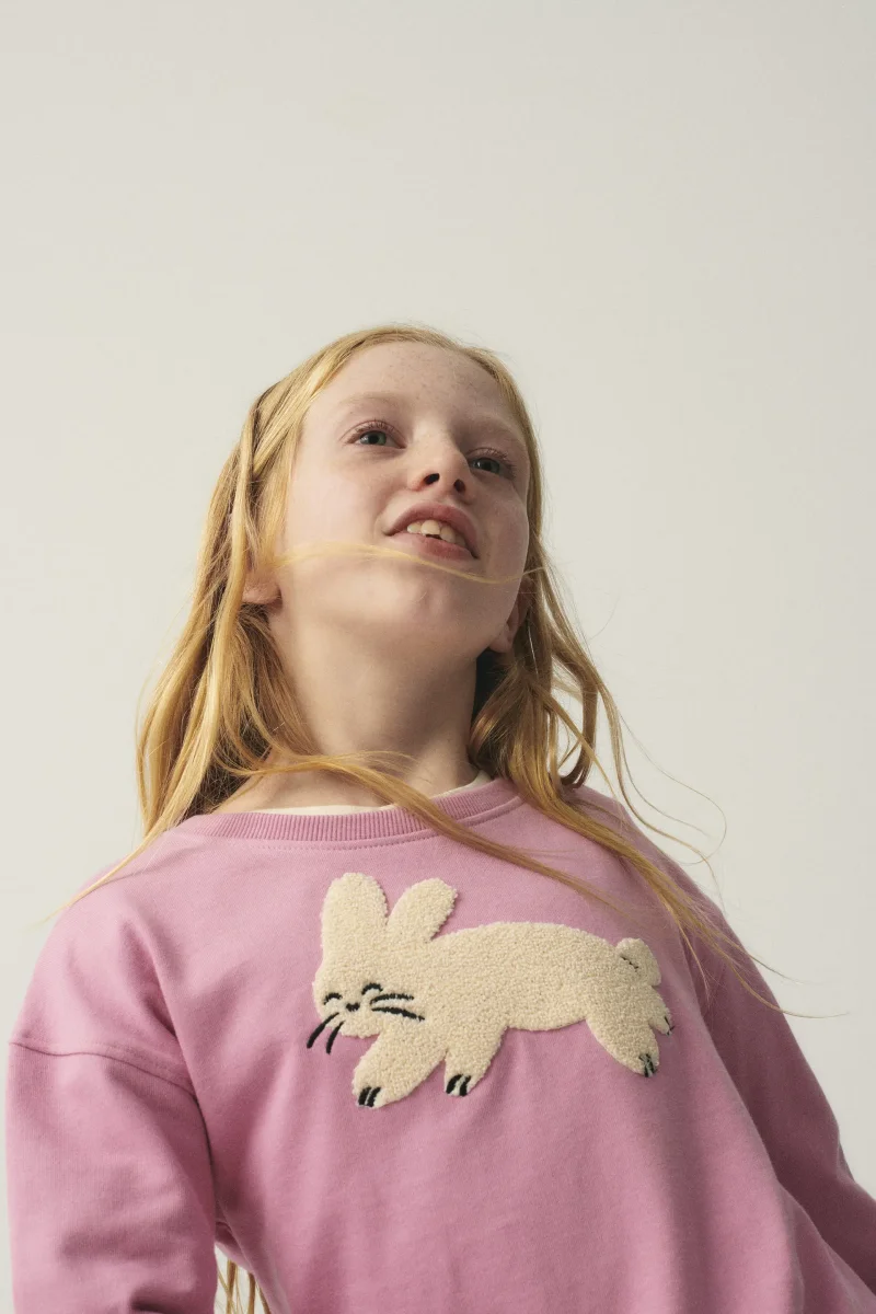 Sudadera unisex de felpa con gráfica de conejo - Imagen 8