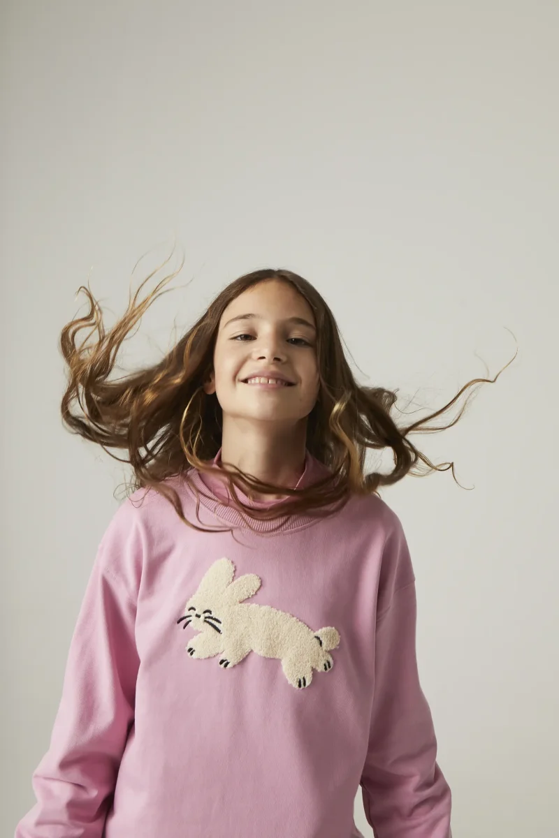 Sudadera unisex de felpa con gráfica de conejo - Imagen 5