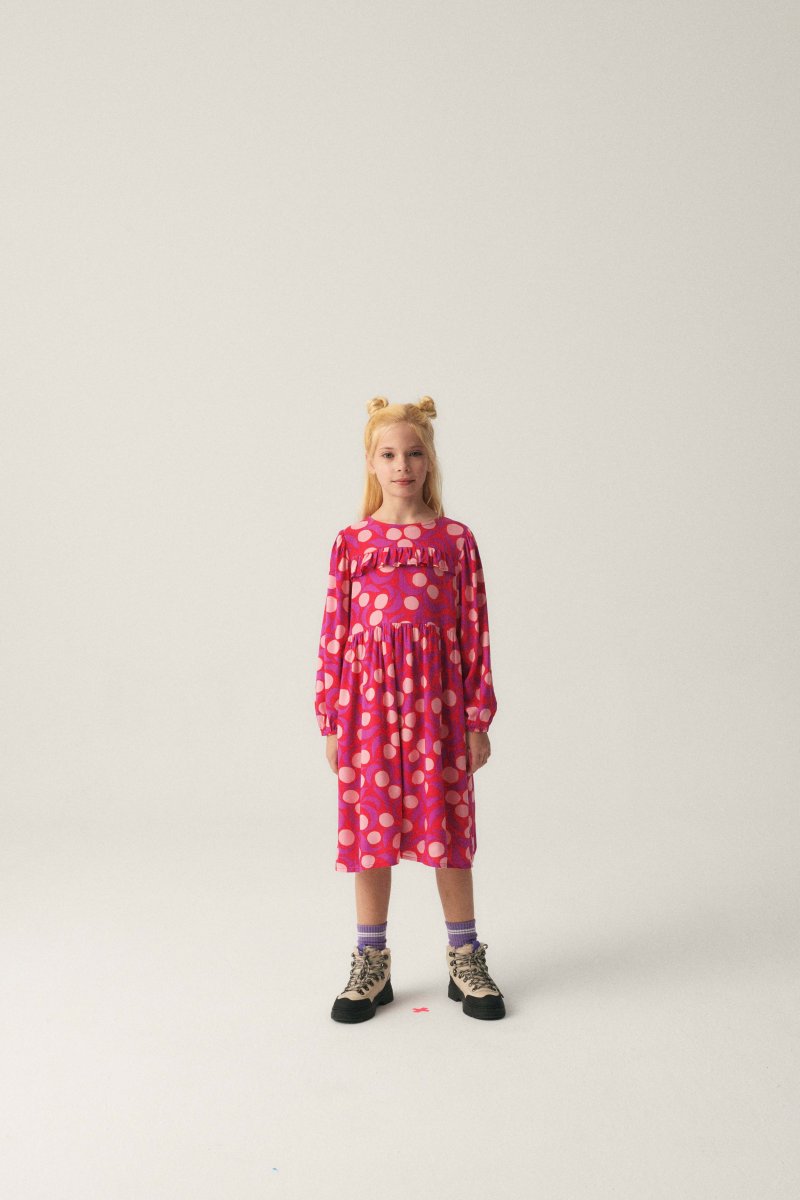 Vestido midi de niña con volante y estampado fantasía rosa - Imagen 6