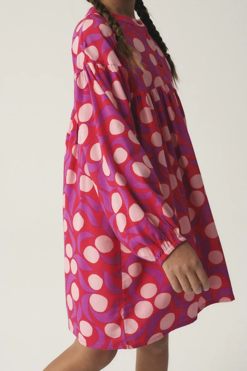 Vestido corto camisero de niña con estampado fantasía rosa - Imagen 4