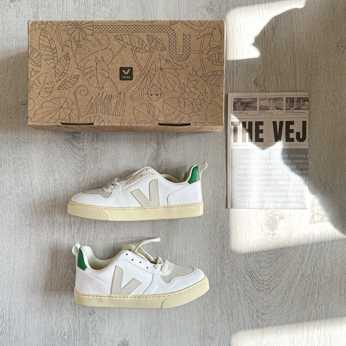 VEJA White Grey Green V Logo Trainers