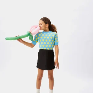 Falda corta de niña negra
