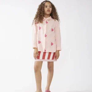 Camisa de niña corazones bordados rosa
