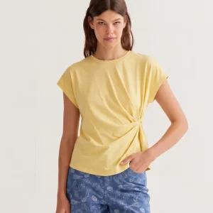 Camisa amarillo claro 100% algodón con detalle drapeado