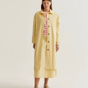 Gabardina amarillo claro