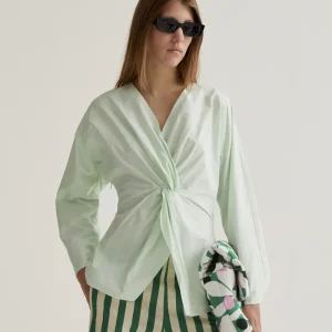 Top drapeado verde