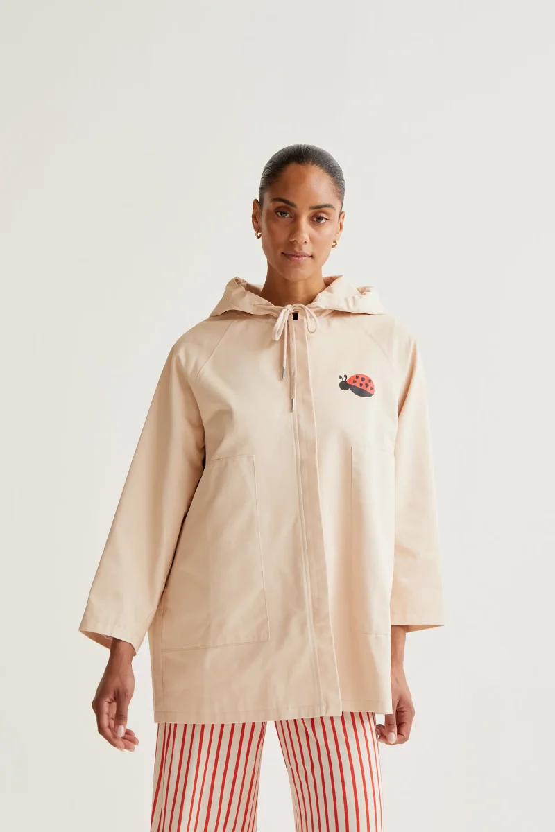 Gabardina con print de Mariquita - Imagen 2