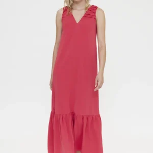 Vestido largo fucsia con escote pico