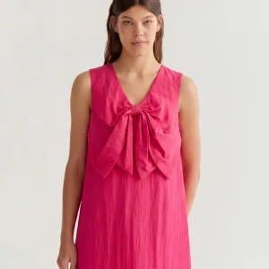 Vestido corto fucsia con maxi lazo
