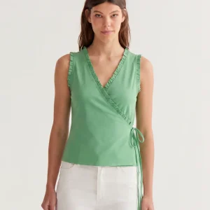 Top verde con escote pico