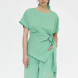 Top con estampado mini dots verde