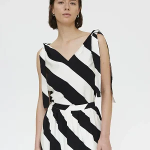 Top con estampado de rayas diagonales negro y blanco