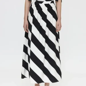 Falda larga con estampado de rayas diagonales negro y blanco