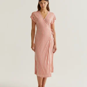 Vestido midi con rayas rojas