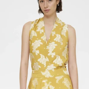 Top con estampado amarillo