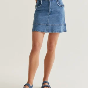 Falda denim azul con detalle de volantes