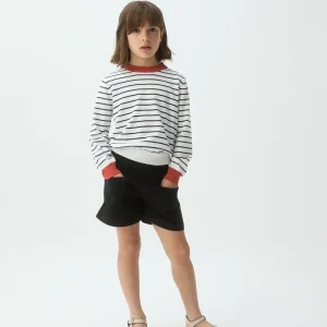 Jersey de niña con cuello rojo