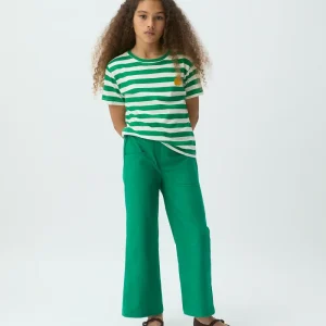 Camiseta de niña con estampado de rayas verdes y bordado de manzana