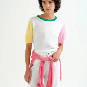 Top punto con detalles multicolor