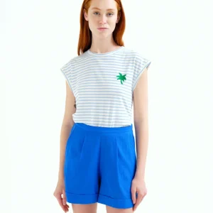 Camiseta con estampado de rayas blanco y azul