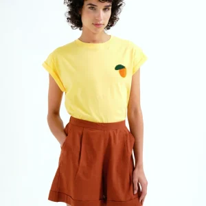 Camiseta con bordado de naranja