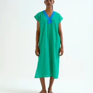 Kaftan largo verde con escote azul