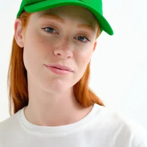 Gorra verde con bordado de palmera