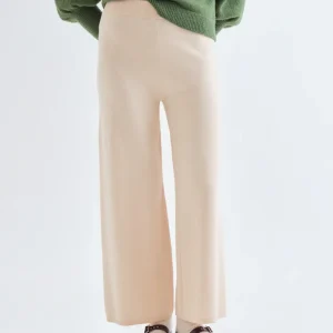 Pantalón básico de punto blanco crudo