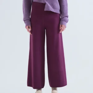 Pantalón básico de punto berenjena